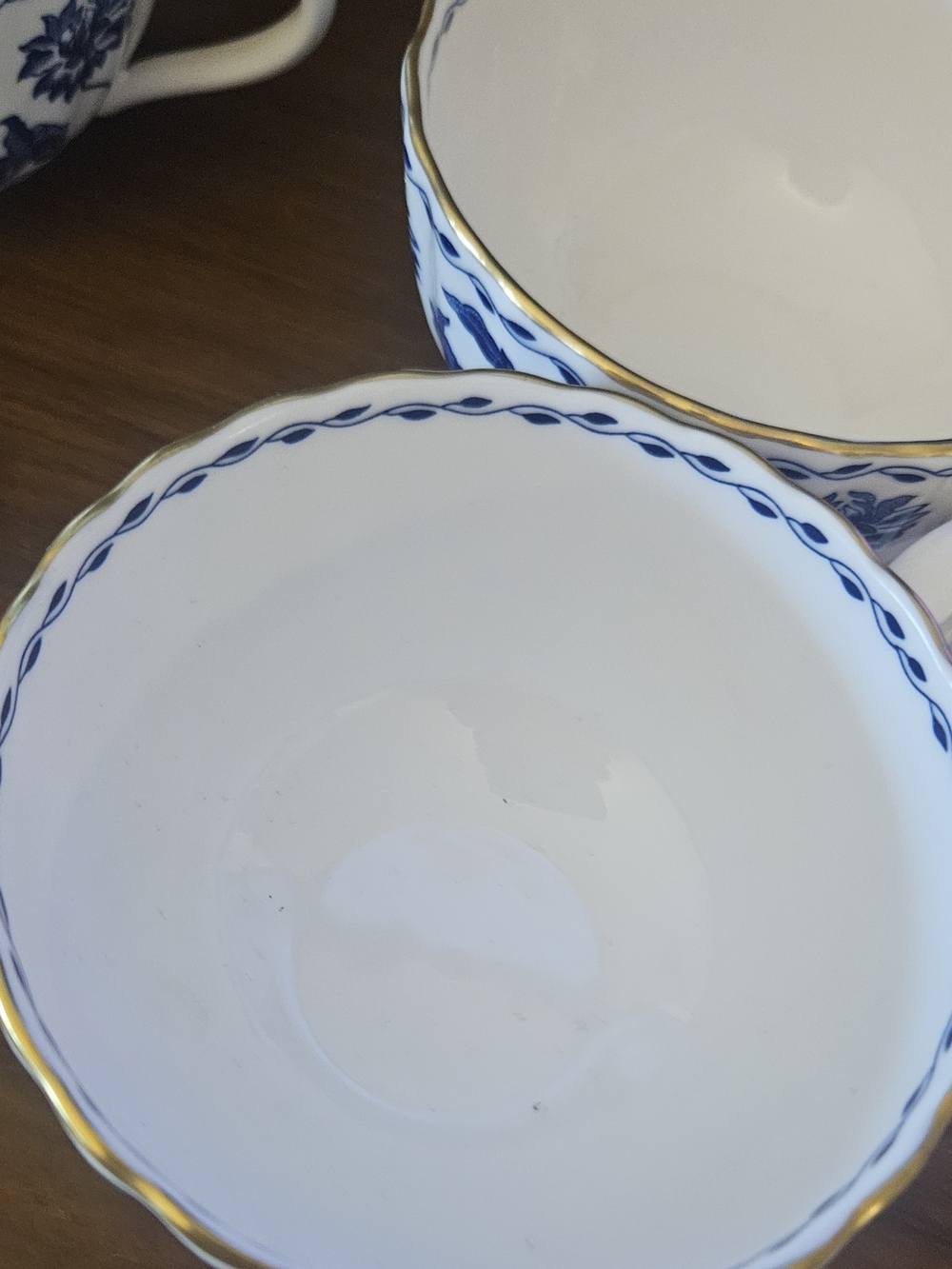 4 Spode White and Blue Floral Porcelain Teacups with Gold Trim - Picture 4 of 9